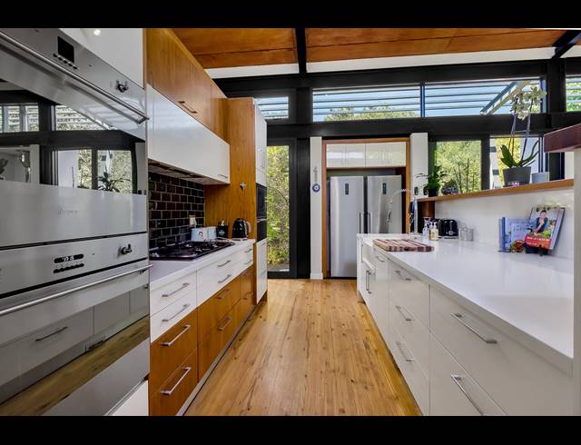 5 BEDROOM HOUSE FOR SALE IN HELDERFONTEIN ESTATE